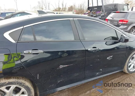 2018 Chevrolet Volt Premier z USA, uszkodzony, nr VIN 1G1RB6S56JU153580